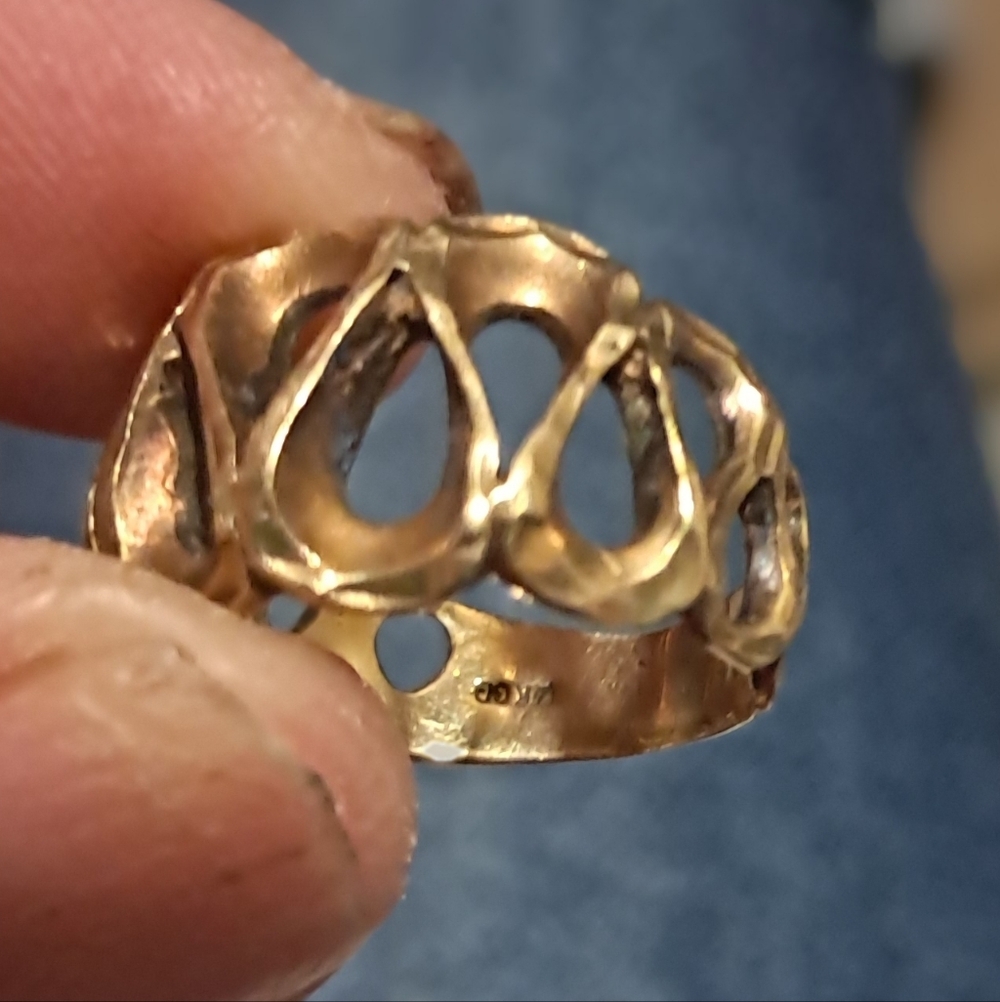 Elegant Gold Teardrop Ring